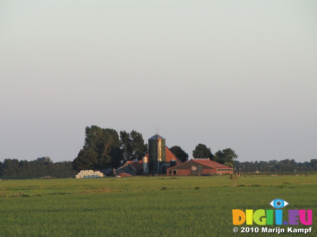 SX15058 Farm in Friesland at sunset